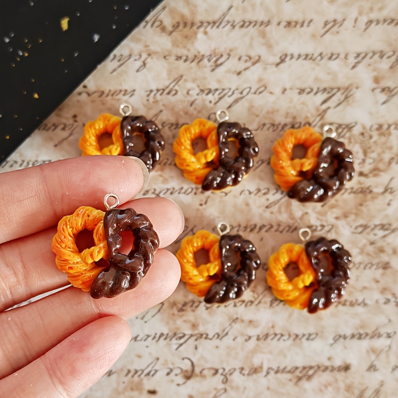 Resin Art Kits For Adults - 6Pcs Simulation Heart Chocolate Resin Charms