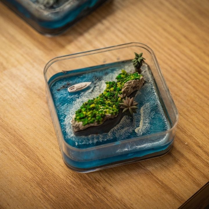 Handcrafted Micro-Island of Fa - Resin Art Gift For Birthday recension och pris